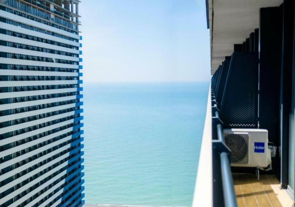 Orbi City Luxury Studio Harbour And Sea View Batumi Eksteriør billede